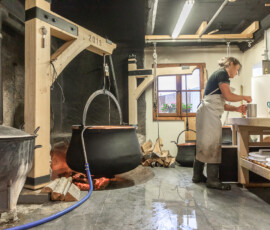Fromagerie de l’alpage des Portes d’en Haut, fabrication du Vacherin Fribourgeois d’alpage